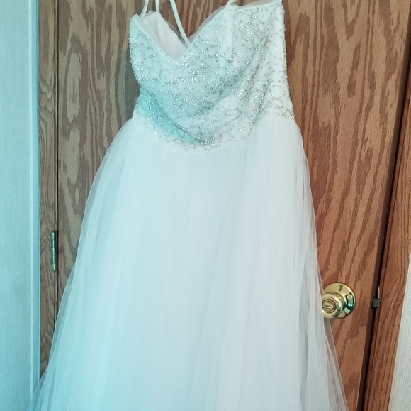 David's bridal wedding dress size 8 - Picture 2 of 7